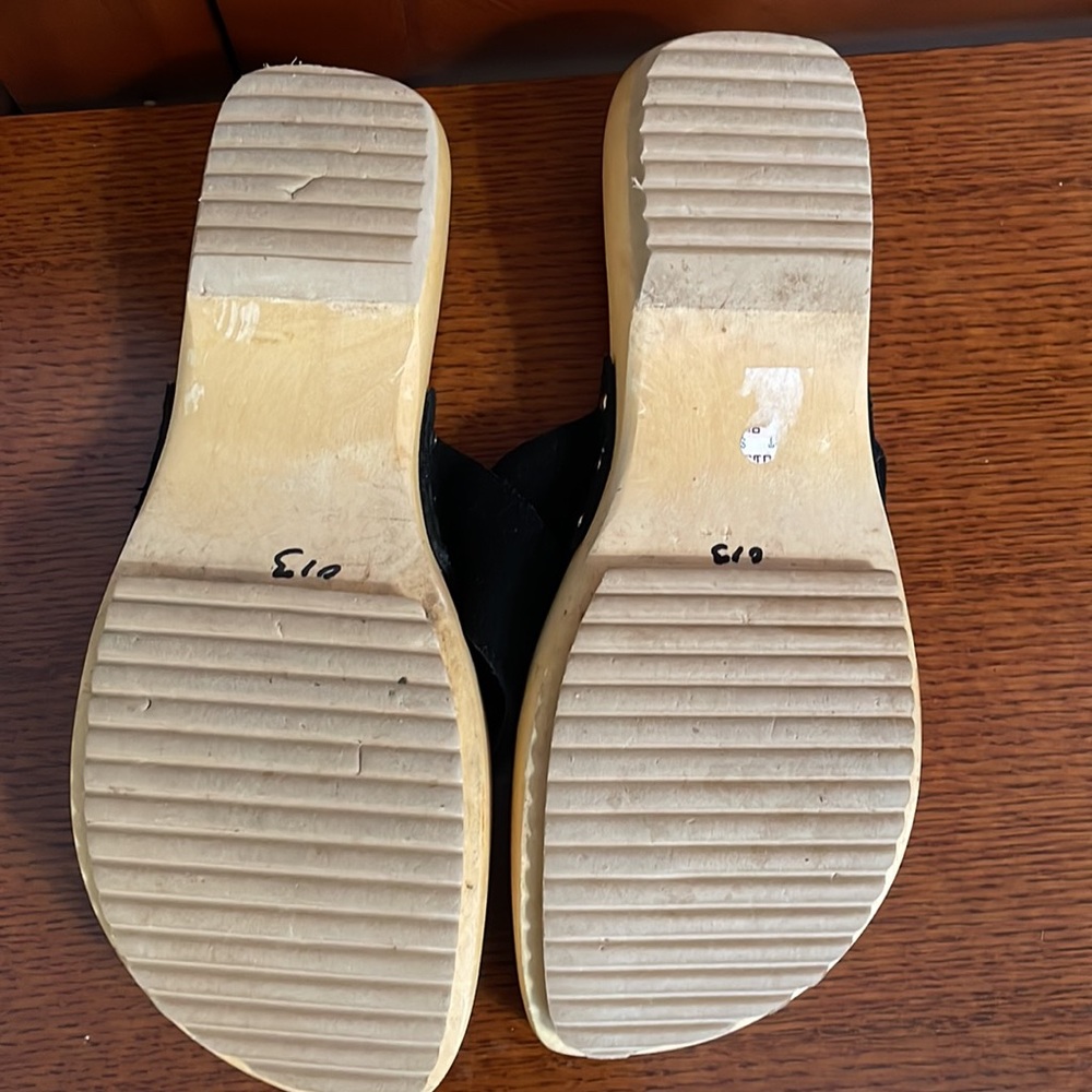 Vintage Y2K Lei Black Rhinestone Wooden soled Flip Flops - Picture 2 of 3